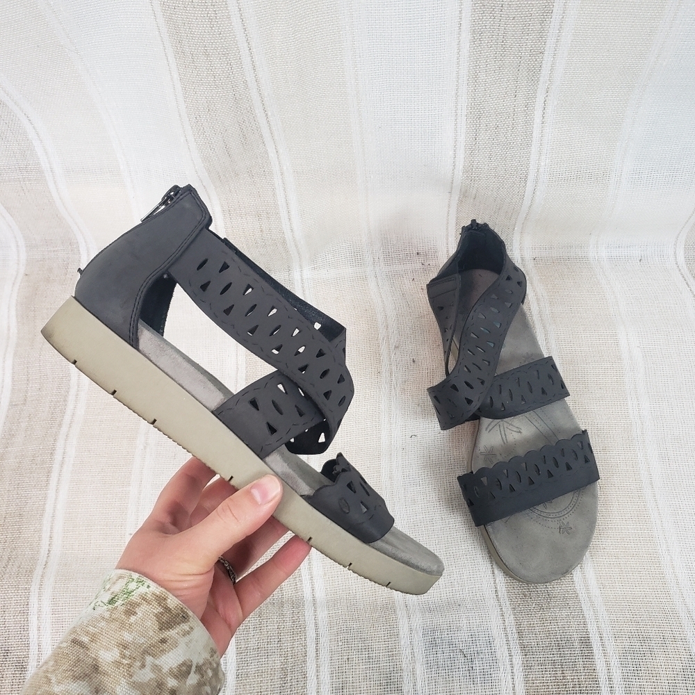 Yuu Strappy Sandals‎ Black Gray Size 8